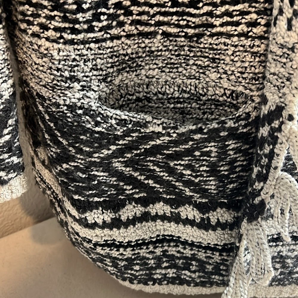 J. Jill Petite B&w Knit Cardigan with Tassels, Pockets, & Clip Closure - Size L - Picture 5 of 8